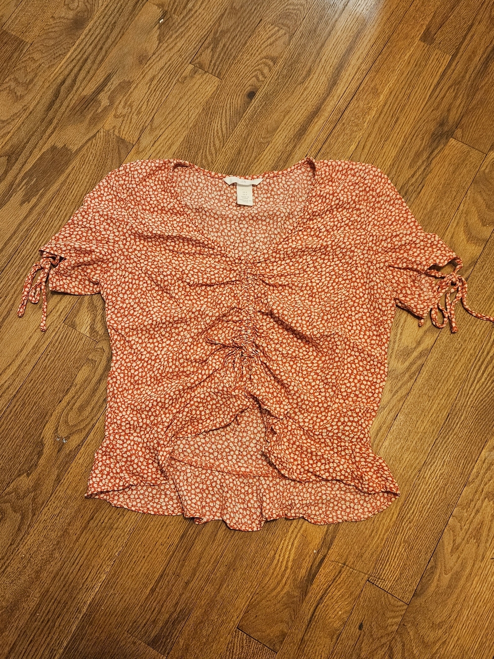 H&M Red Floral Ruched Short Sleeve Blouse